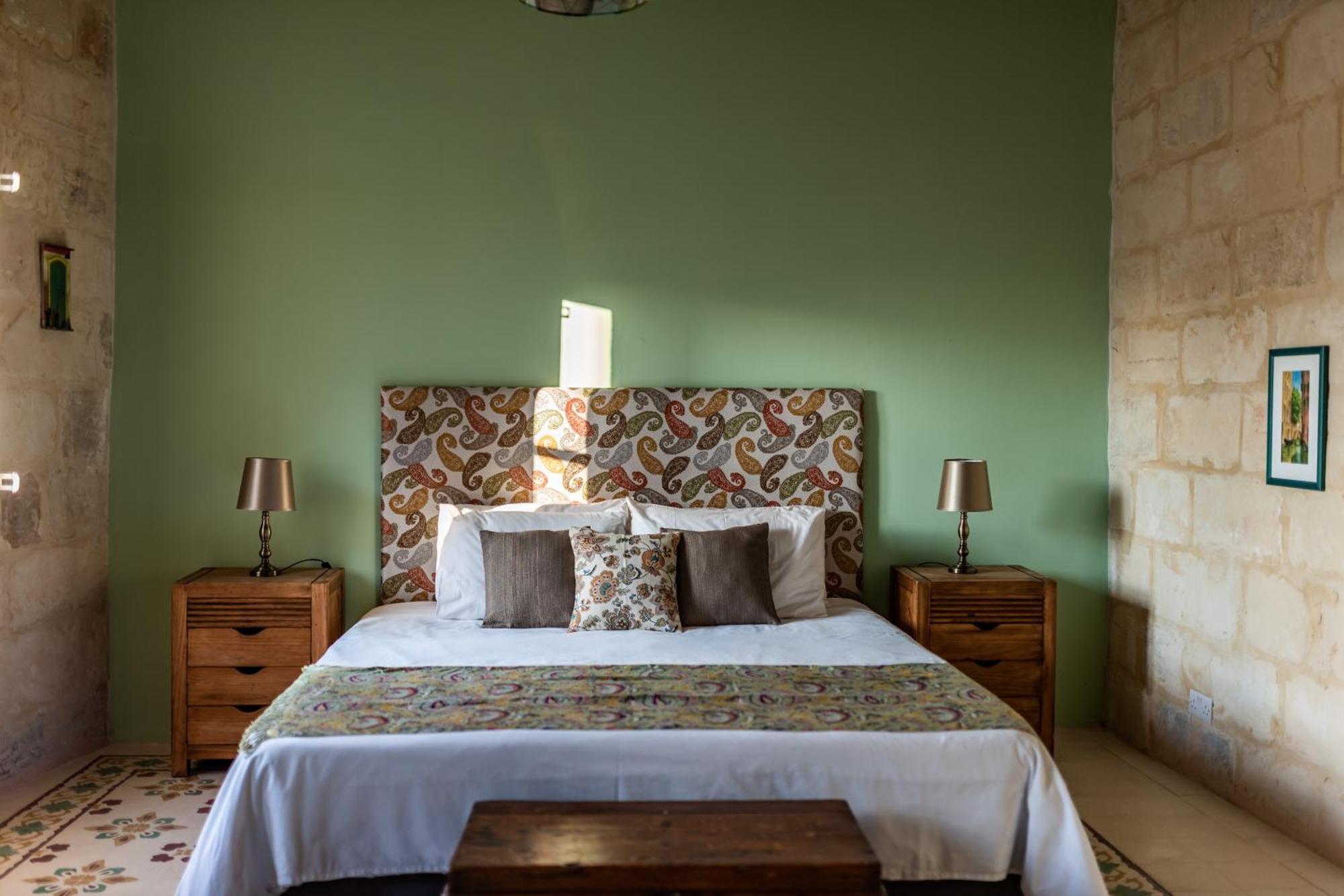 The Stonehouse Bed & Breakfast Saint Julian's Bagian luar foto