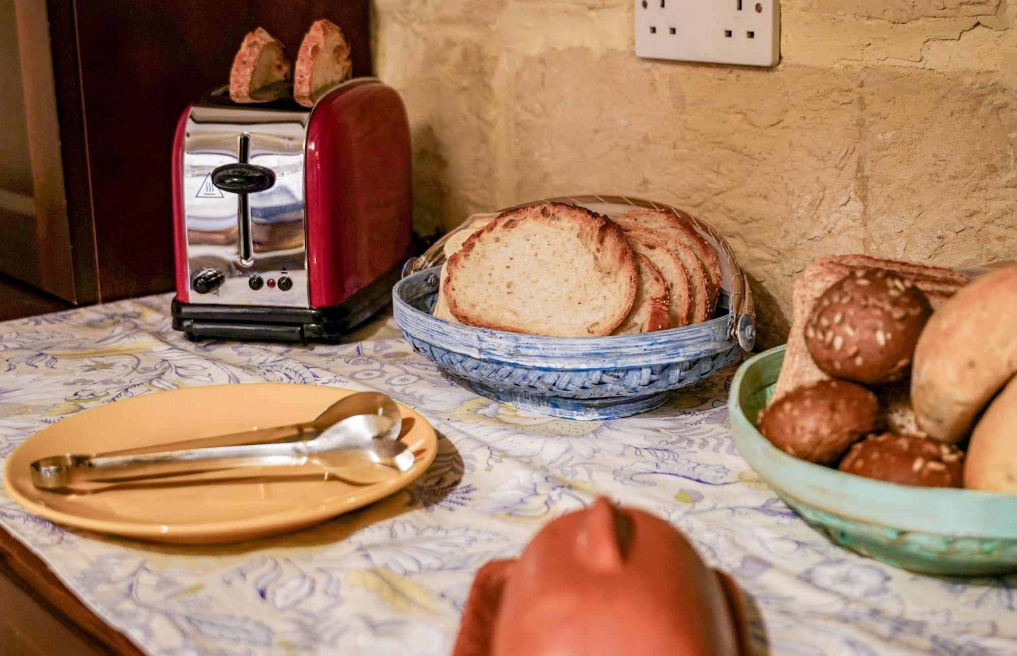 The Stonehouse Bed & Breakfast Saint Julian's Bagian luar foto