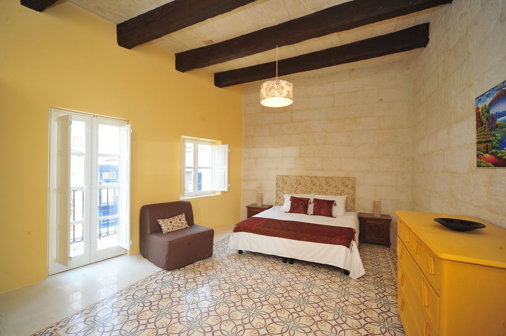 The Stonehouse Bed & Breakfast Saint Julian's Bagian luar foto