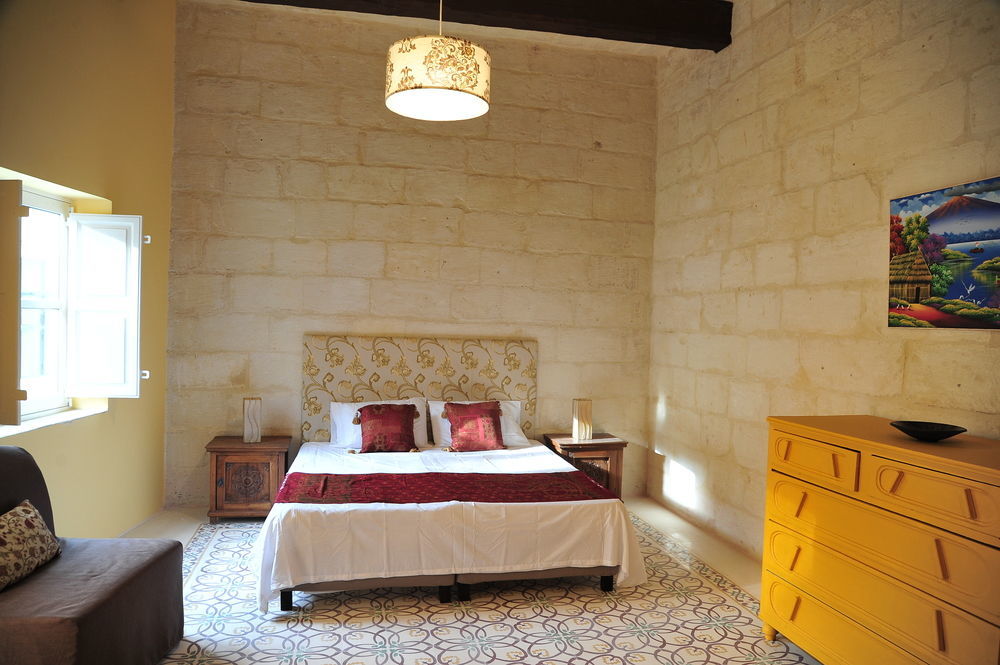 The Stonehouse Bed & Breakfast Saint Julian's Bagian luar foto
