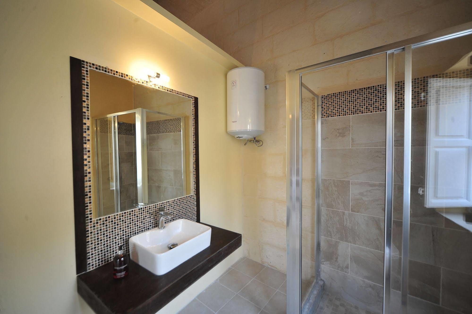 The Stonehouse Bed & Breakfast Saint Julian's Bagian luar foto