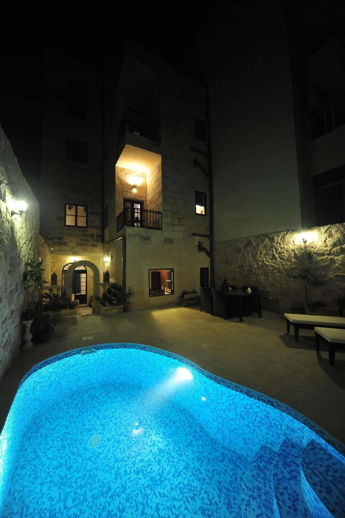The Stonehouse Bed & Breakfast Saint Julian's Bagian luar foto