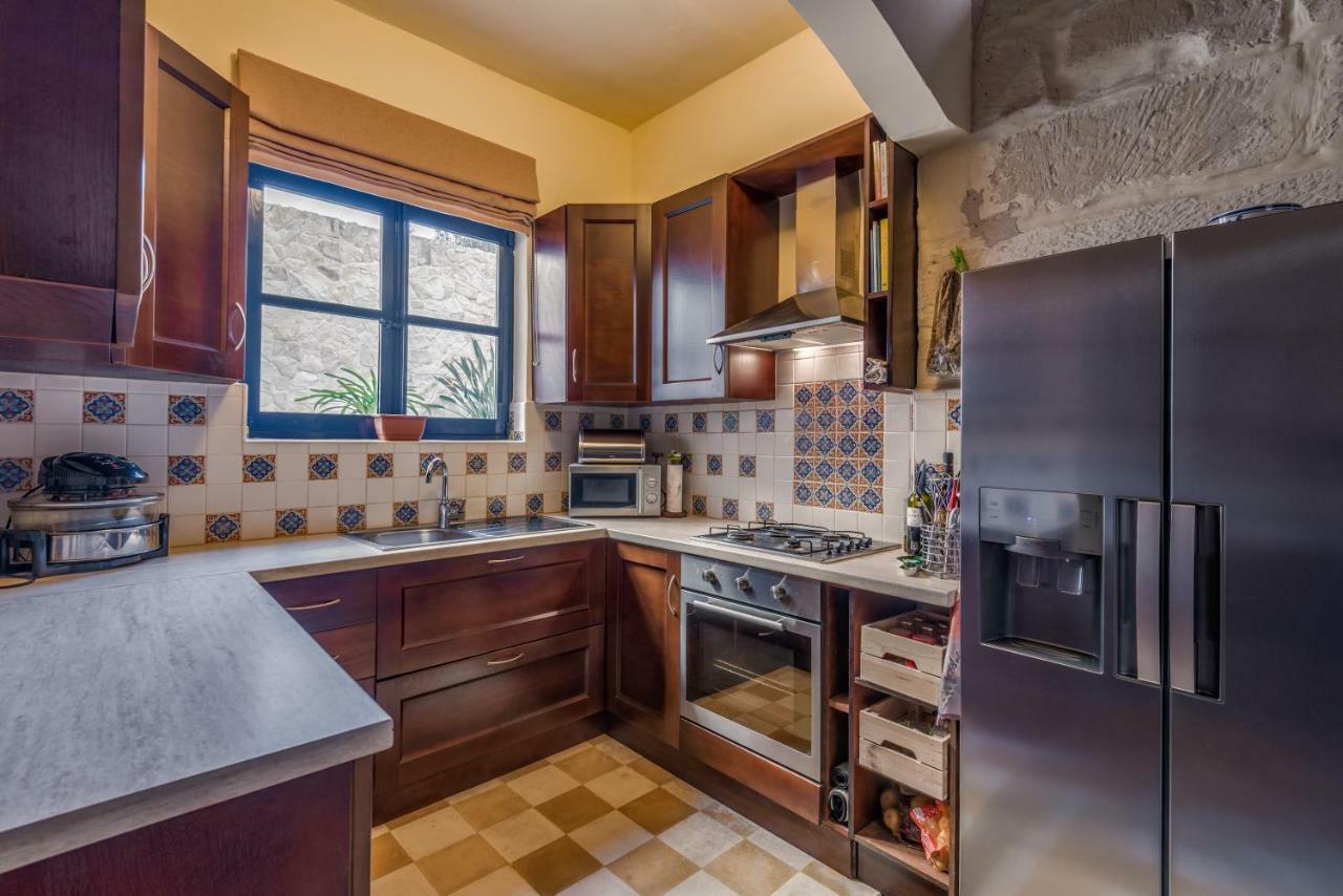 The Stonehouse Bed & Breakfast Saint Julian's Bagian luar foto