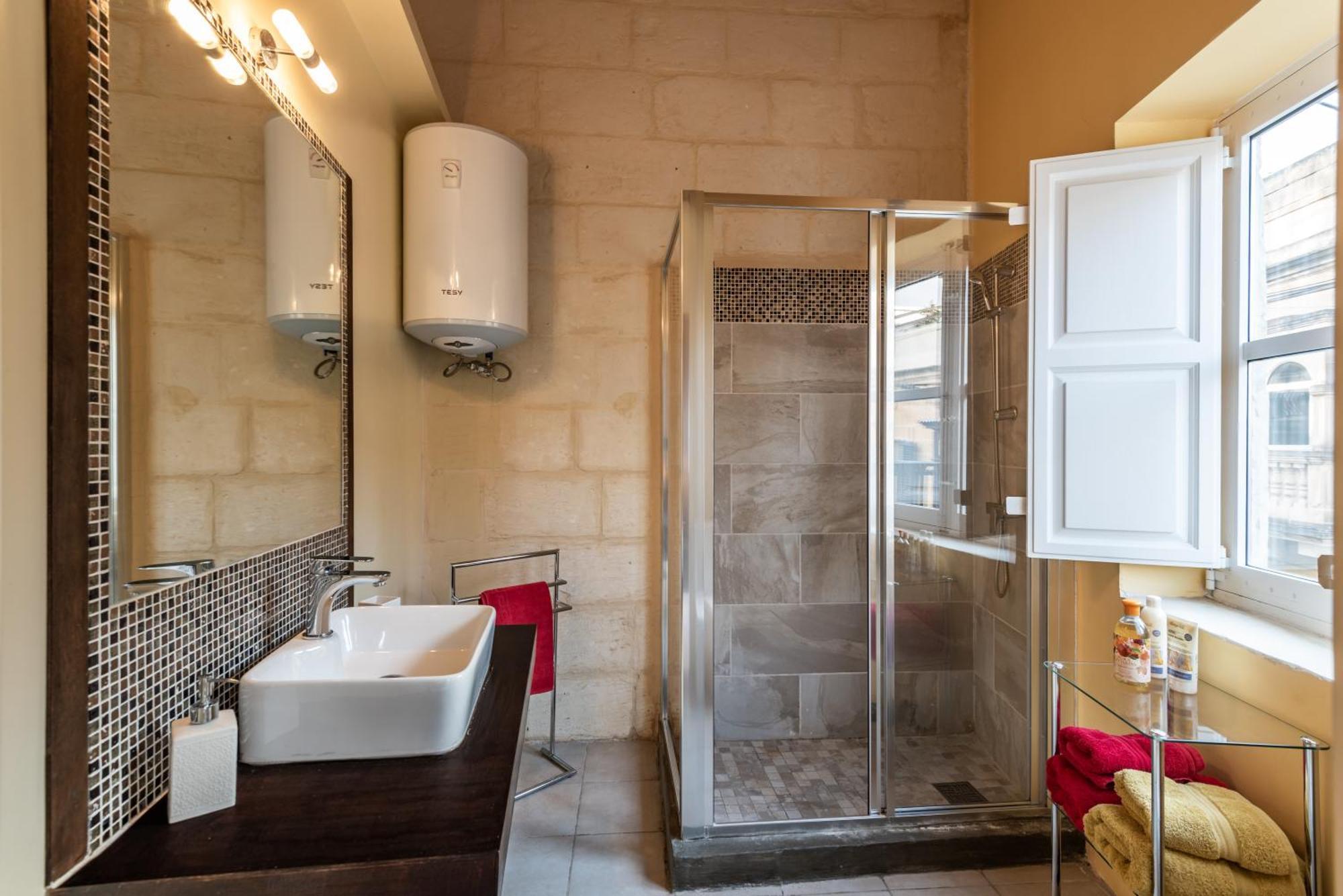 The Stonehouse Bed & Breakfast Saint Julian's Bagian luar foto